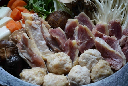 若軍鶏肉 （メス）と 工房謹製 つくね団子 のお鍋セット ひよころ鶏園 鶏肉 モモ もも ムネ むね ササミ ささみ 手羽 つくね 手作り ふんわり 柔らか 蓮根 れんこん 生姜 お子様 こども お年