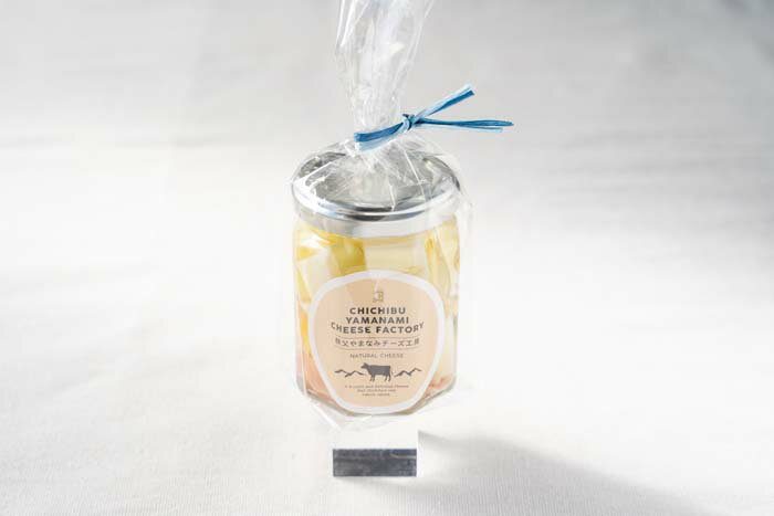 【ふるさと納税】 生ハムとチーズのオリーブオイル漬け　2個セット ／ 生ハム チーズ オリーブオイル漬け 秩父 ナチュラルチーズ パン 旨み 食卓 おつまみ ワインのお供 常温保存 瓶詰め 二個セット 風味豊か サラダ ニンニク スパイス パスタ 送料無料 埼玉県 No.430