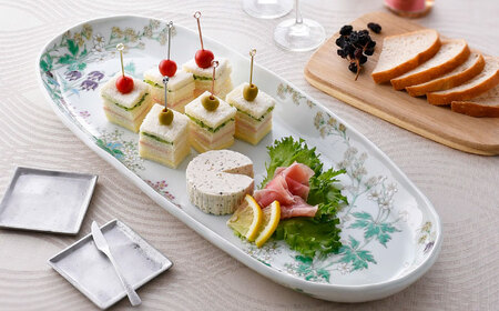 【波佐見焼】草花紋楕円大皿 木台付 飾り皿【藍水】[GB60]