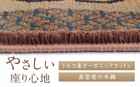 ＜手織＞蟹牡丹文縁七宝/丁字茶地 約95×191cm 佐賀県/株式会社鍋島緞通吉島家[41AAAM038]