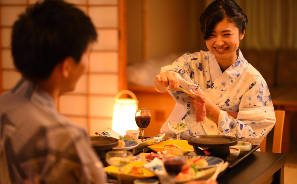 新鉛温泉 結びの宿 愛隣館  ペア宿泊券 お部屋食プラン (花かんむり/温泉露天風呂付客室) 【1195】