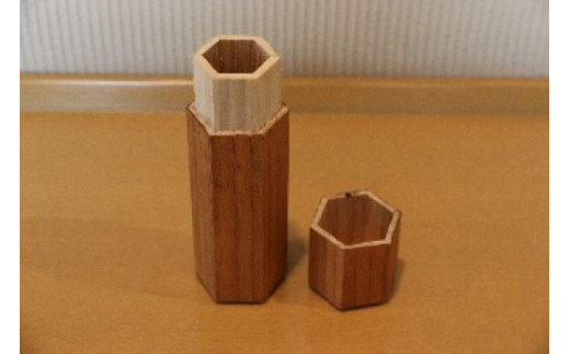 桐の線香ケース ブラウン 1個 直径約48mm×高さ約154mm オイル塗装 桐たんす職人手作り 桐製 木製 線香入れ ペンケース 筆記具収納 ペン2～3本収納 コンパクト 水・汚れに強い 桐の木目 和室 洋室 仏間 リビング 書斎 デスク 卓上収納 伝統の技 民芸品 工芸品 木工品 日用品 常温配送 埼玉県白岡市 横川たんす店