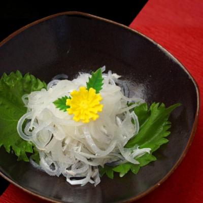 ふるさと納税 南あわじ市 【若男水産】淡路島産 とらふぐ 湯引き皮 (てっぴ)袋入り100g×3、ポン酢紅葉おろし付 |  | 01