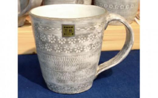 
            三島産大房氏暦手マグ 陶器 手作り の 逸品 コップ 湯呑 おしゃれ 和風 工芸美 贈答用 プレゼント
          