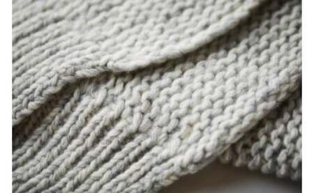 ≪グレー×白≫【気仙沼ニッティング】カシミヤストール [気仙沼ニッティング 宮城県 気仙沼市 20563312-8]