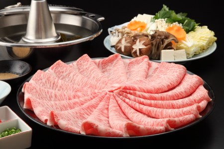 【4月発送分】【４等級以上】極上近江牛すき焼き・しゃぶしゃぶ用　ロース【800ｇ】【CB02SM-4m】