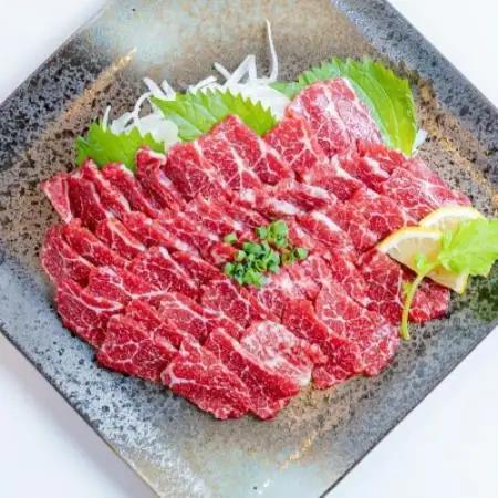 【毎月定期便】馬刺し特選スライス　300g(益城)全3回【配送不可地域：離島】【4085131】