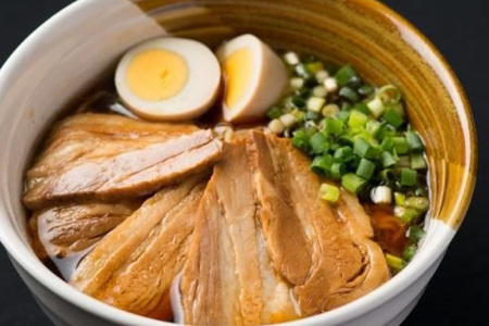 【三代目！肉工房 松本秋義】 まっ黒煮豚400g×1 [吉田ハム工場 静岡県 吉田町 22424662] 