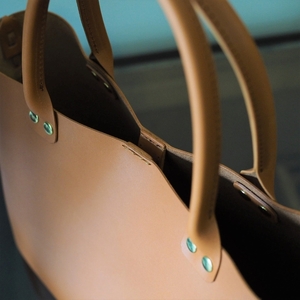 革綴じミニトートバッグ ネイビー 本革 トートバッグ