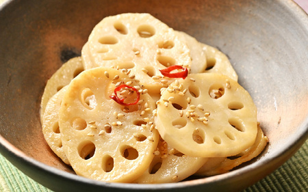 【先行予約】洗いれんこん2kg《発送直前に収穫してお届け！》 シャキっとした歯触り！ ／ 有機肥料 低農薬 蓮根 レンコン 野菜 根菜 正月 ※2025年11月中旬以降順次発送予定 [aw056-a0