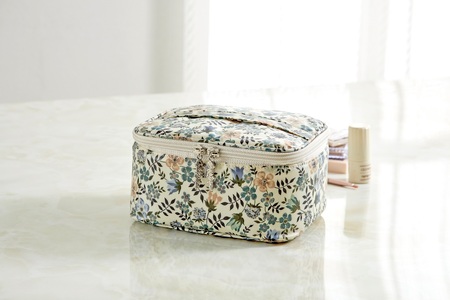 【Cyalel Yahata】プレミアムリバティプリント バニティポーチL エディナム ホワイト 化粧ポーチ レディース 小物入れ 旅行用 トラベルポーチ 花柄 化粧箱入り 日本製_OS007-001