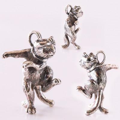 ふるさと納税 山梨県 【和の彩 wanoiro】銀製『鉢巻を締めて踊る猫又』妖怪もののけ根付ジュエリー 659-860 |  | 02