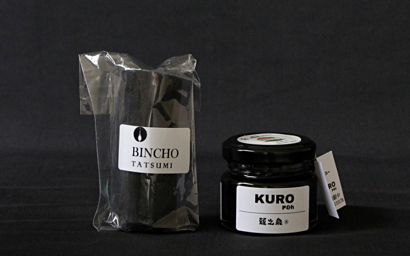 
KURO P&h30gと最高級紀州備長炭1本のセット 紀州備長炭 蜂蜜 はちみつ 黒はちみつ 梅酢エキス 和歌山県 すさみ町
