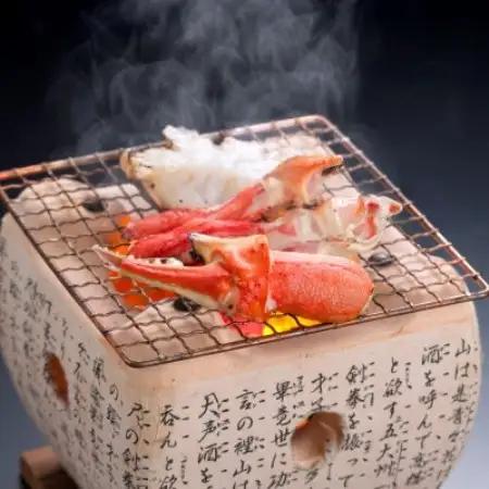 ひとくちサイズで食べやすい! 生冷凍 本ズワイガニ むき爪 1kg  手軽に使えるむき爪【カット済】【配送不可地域：離島】【1735365】