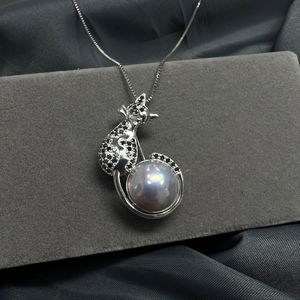 マベパールペンダントブローチ　キャットモチーフ【B03944】