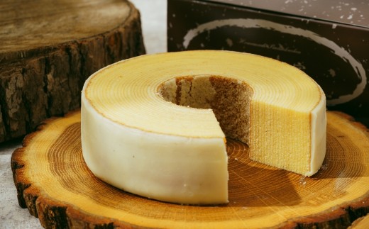 ＜ホワイトバウム＞ 切り株の家 自家製バウムクーヘン