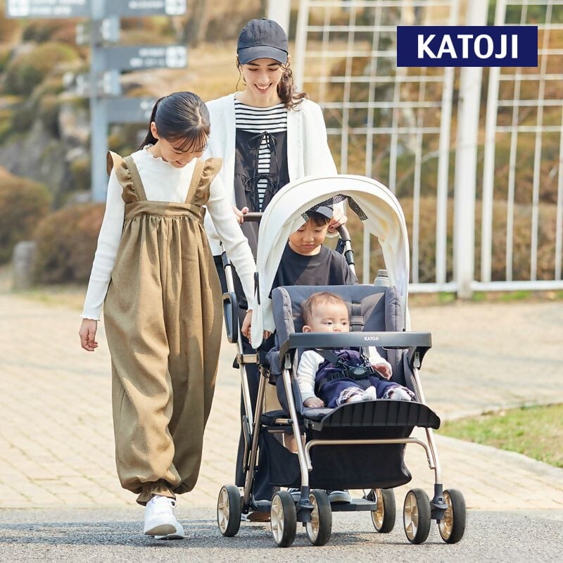 
            125-10_ベビーカー 二人でゴー リミテッド（ホワイト＆ゴールド）｜カトージ KATOJI ブランド 子育て お出かけ 2人乗り 二人乗り お散歩 子ども 子供 旅行 キッズ 兄弟 姉妹 コンパクト スタイリッシュ おしゃれ 赤ちゃん ベビー ベビーカー 2人でゴー リミテッド ホワイト ゴールド レインカバー
          