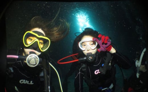 
ボートで行く『青の洞窟＆クマノミポイント』本格！体験ダイビング2本（2名様）
