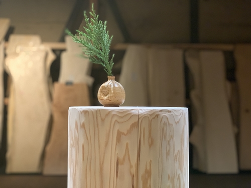森の丸太スツール ＜杉／全面サンディング仕上げ＞／オットマンLOGSTOOL 椅子 サイドテーブル カフェ キャンプ 背割りあり 天然素材 おしゃれ 座れる ベンチ ヴィンテージ 木製 アンティーク 