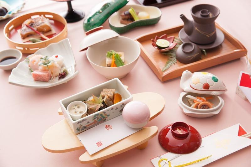 
【料亭　左阿彌】昼懐石ペアお食事券
