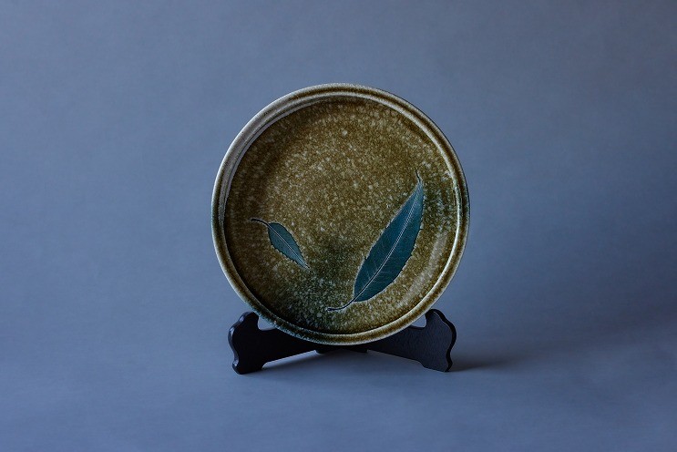 
                  23-197　網田蒼土窯　栗葉文ドラ鉢　熊本県伝統的工芸品
                