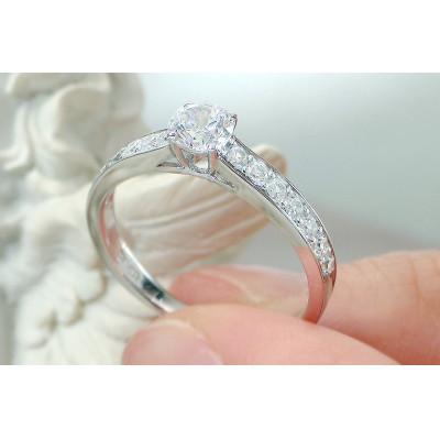ふるさと納税 昭和町 【中央宝研鑑定書付】pt950 中石Fカラー 0.3ct ハートアンドキューピッドダイヤ　11.5号 |  | 01