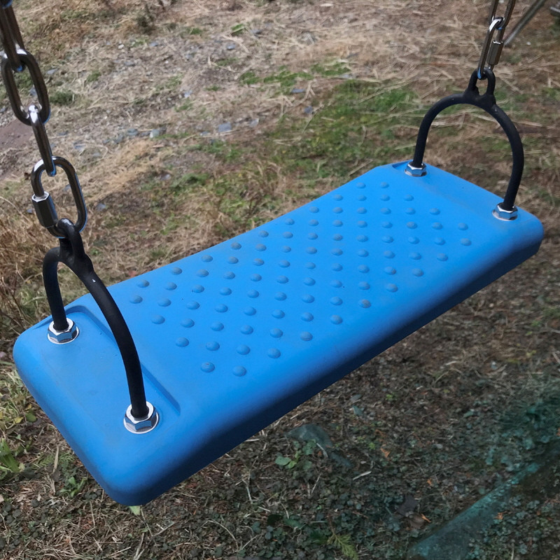 ブランコステップのカラーは、写真と実際の色とで若干イメージが異なる場合があります。