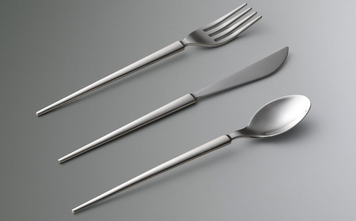 玉鋼 カトラリーセット(ナイフ/フォーク/スプーン)  島根県雲南市/株式会社たなべたたらの里（奥出雲前綿屋　鐵泉堂） 食器 カトラリー セット [AIAV013]