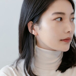 揺れる！【K18イエローゴールド チェーンピアス】顔回りが華やかになるモテピアス / KG01001P