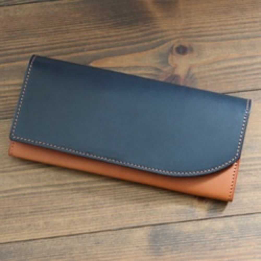 【ふるさと納税】tanikoオリジナル バイカラー長財布(紺×赤茶）《厚真町》【Taniko leather】[AXAP014]