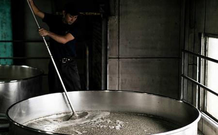 【久米島の久米仙】「ブラウン 720ml」「IMUGE. 720ml」 泡盛 蒸留酒 焼酎 アルコール 酒 酵母 発酵 米 黒麹 米麹 熟成 古酒 芋 さとうきび 黒糖 天然水 琉球 沖縄 久米島 セ