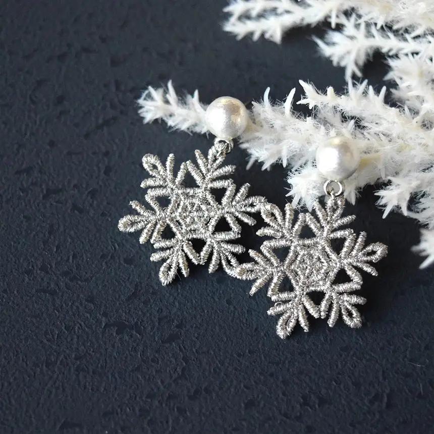 刺繍レースピアス【雪の結晶|シルバー|コットンパール付き】チタンピアス| ピアス 刺繍 レース ハンドメイド アクセサリー プレゼント ギフト 選べる 種類豊富 誕生日 レースピアス フラワーレース 