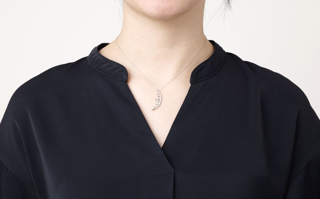 プラチナ950ダイヤモンド三日月モチーフペンダント 0.31ct ／ 45cm