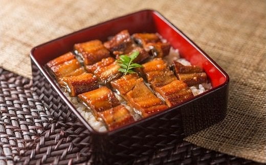 ◆蒲焼き缶詰を１缶使って、うな重にした調理例です。