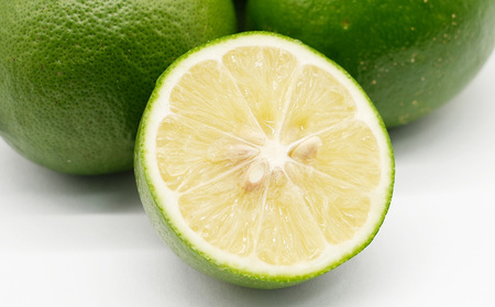 2026年発送【あたり果樹園】奄美大島産 グリーンレモン 約1kg 鹿児島県 奄美群島 奄美大島 龍郷町 国産 奄美産 青果 果物 くだもの フルーツ レモン れもん 檸檬 ノーワックス フレッシュ 