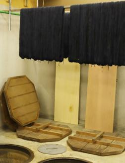 【Lサイズ×女性用：ファスナー無し】天然にこだわった自慢の逸品　【みくりや染織】正藍染手織り木綿作務衣上下一式（上下無地）