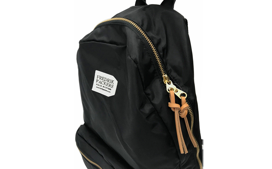 FREDRIK PACKERS 420D DAY PACK（BLACK／NAVY）