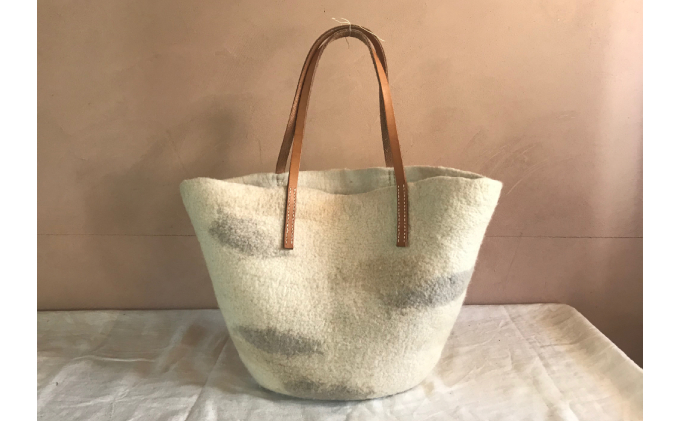 ウールフェルト カゴバックM（白樺）【北海道美深】 ファッション カバン バッグ 民芸品 工芸品