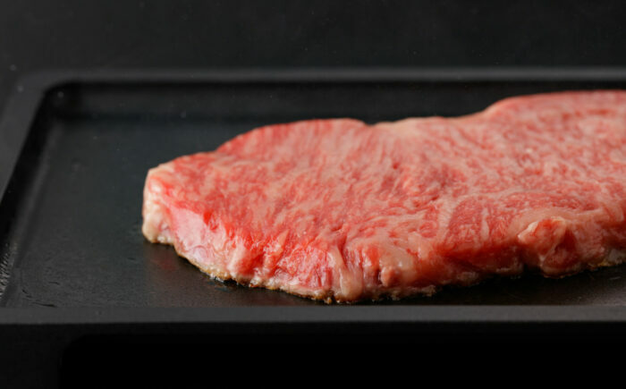 A5等級 佐賀牛 サーロインステーキ 計400g（200g×2枚） / 牛肉 / 佐賀県 / 株式会社ナチュラルフーズ [41AFAB031]