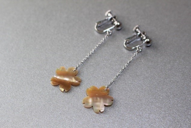 アクセサリー イヤリング 貝 貝殻 三重県 伊勢志摩 志摩 志摩市 プレゼント ギフト 誕生日 貝細工 真珠貝 レディース 着物 和装 ロジウム アワビ / 貝のイヤリング【桜】アワビ