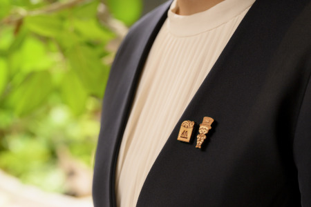 森からうまれたリルモスのピンバッジ 間伐材使用 リルモス(プール)＆モスバーガー ver.【モスバーガー】