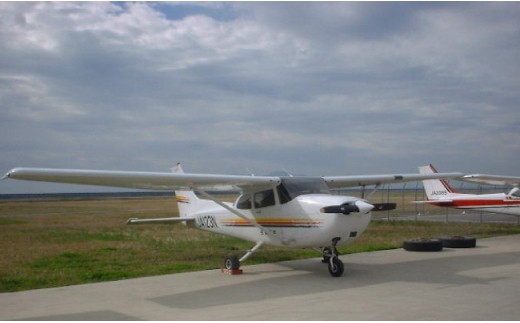 
M-28 飛行機(セスナ172使用)13分コース　乗客定員1名~3名
