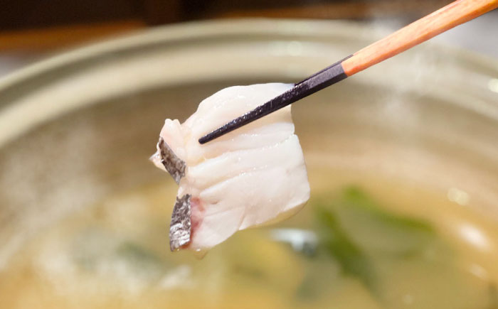 【全3回定期便】 「壱岐のリゾートホテル監修」幻天然クエ・アオリイカ・鯛入り雲丹しゃぶ鍋《壱岐市》 【みやげ処 縁由】 [JBJ040]