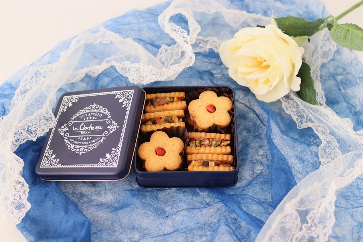 
                  ホワイトデー ギフト フルリール＆レクタン 2種6個 いちごとオレンジ | 焼き菓子 洋菓子 スイーツ バターサンドクッキー クッキー缶 苺 イチゴ レーズン バニラ ショコラ チョコ バター オレンジピール バターサンド プレゼント
                