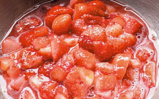 イチゴは島根県産を使用。甘酸っぱい味わいです。