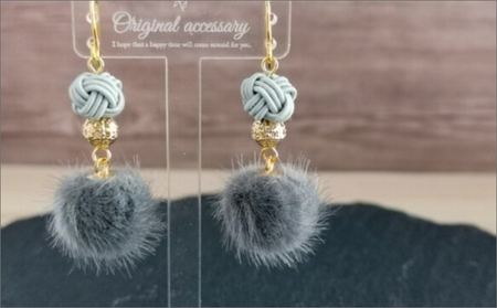 ＊薄墨色（グレー）＊水引ピアス/玉結びとフェイクファーのピアス