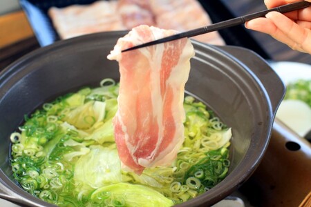 ＜井上誠耕園＞オリーブ緑果豚３種しゃぶしゃぶ・すき焼き用６００g（３人前）