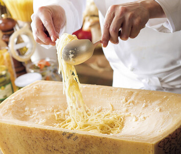 【八王子市ふるさと納税】京王プラザホテル八王子　平日ランチバイキング　ペア御食事券（1組2名様）