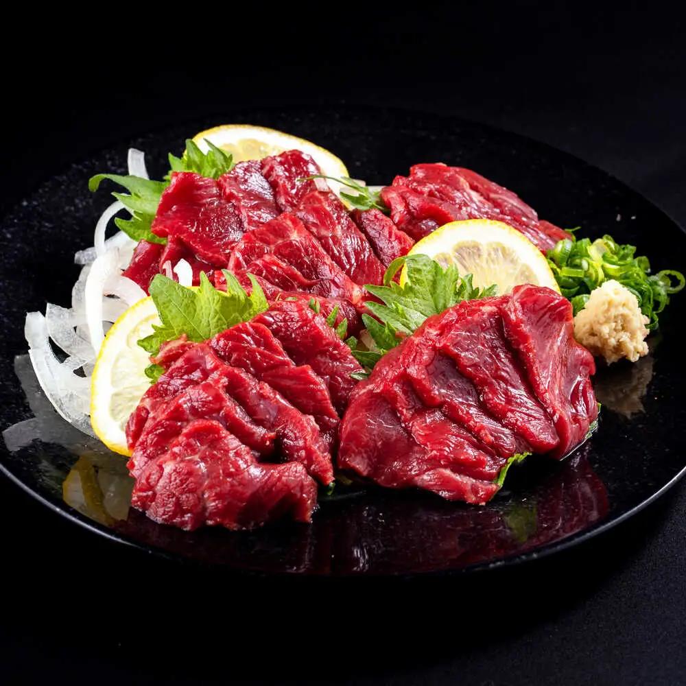 【全6回定期便】赤身馬刺し・馬肉さくらユッケ セット 赤身馬刺し 約100g×2パック 馬肉さくらユッケ 約50g×3パック 計350g 赤身馬刺し 熊本県 ユッケ [AYBV025]