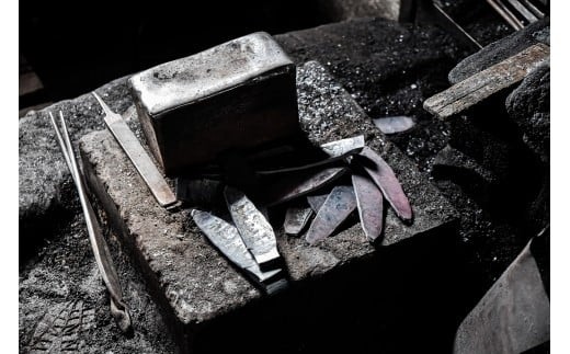 中新田鎌(青紙2号黒打)選べるサイズ｜ is00016 ＜石川刃物製作所＞【宮城県加美町】中新田打刃物  鎌 青紙2号 黒打